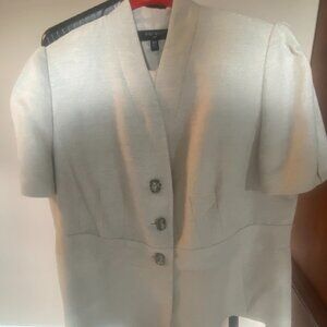 Nine West Women's Short Sleeve Skirt Suit, Off White Color, Size 16W